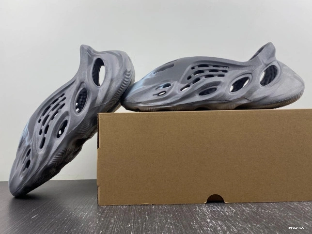 IE4931 Yeezy RNR Adidas MX Foam Granite 0719